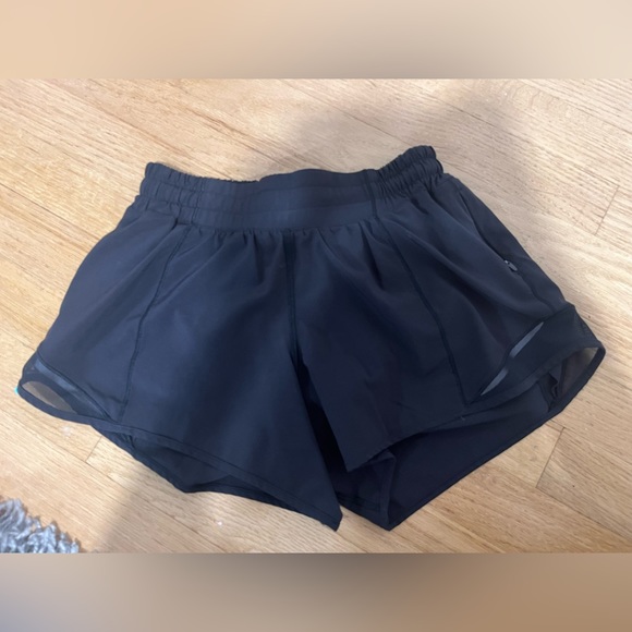 Lululemon black size 4 hotty hot shorts 4 inches - Picture 2 of 7